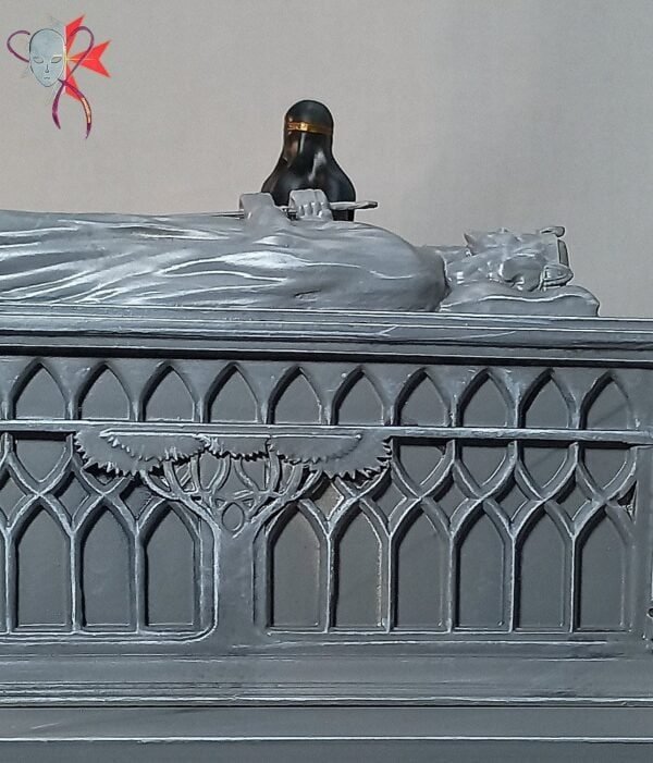 Tomb of Aragorn 002 Grey White @ Dressart3d.com Portfolio